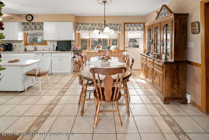 573 Lloyd Road Aberdeen, NJ 07747 - Photo 7 of 23 l9