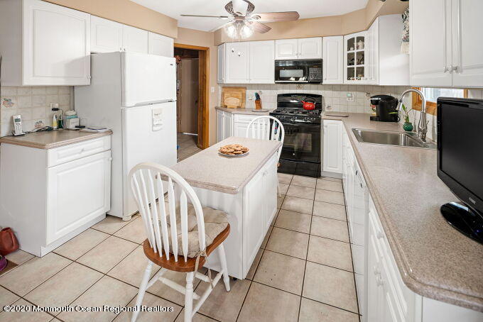 573 Lloyd Road Aberdeen, NJ 07747 - Photo 8 of 23 l11