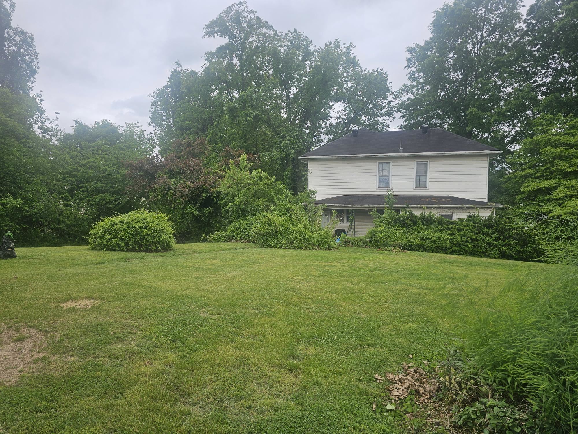 620 Bellefonte Road Ashland, KY 41102 - Photo 2 of 9