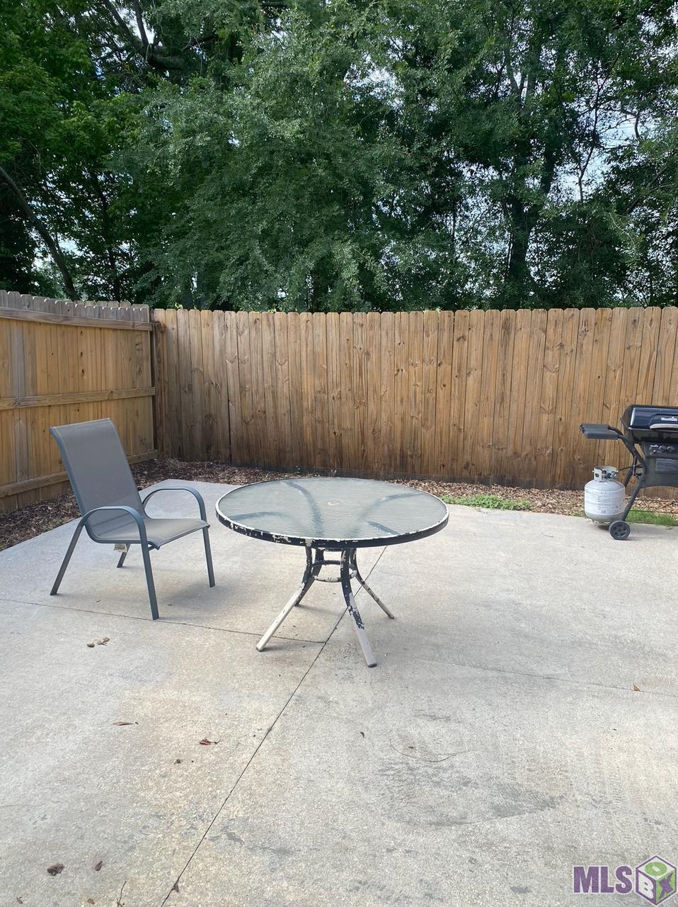 2121 Plantation Lane Baton Rouge, LA 70820 - Photo 7 of 8