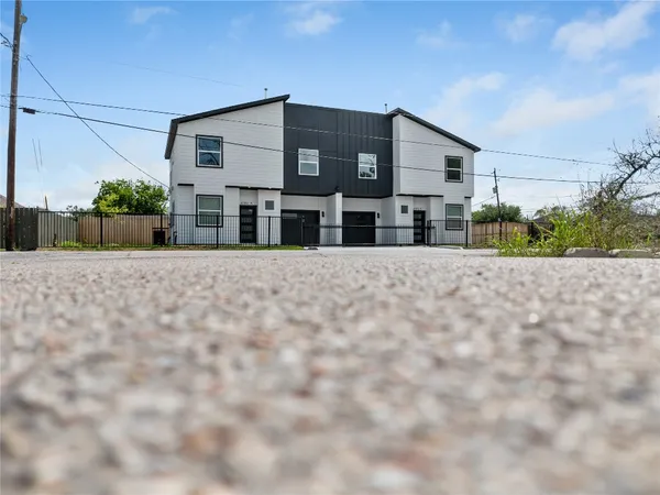 $2,000 | 6186 Eastland Street, Unit A, Houston, TX 77028