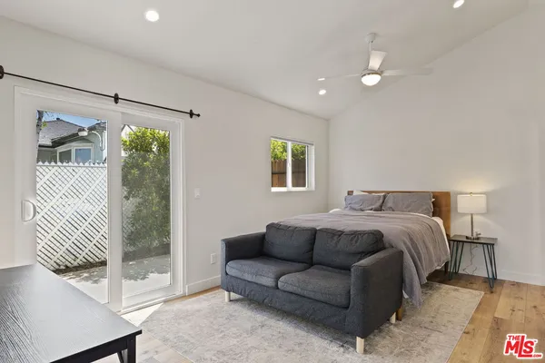 $2,050 | 19014 Bessemer Street, Tarzana, CA 91335