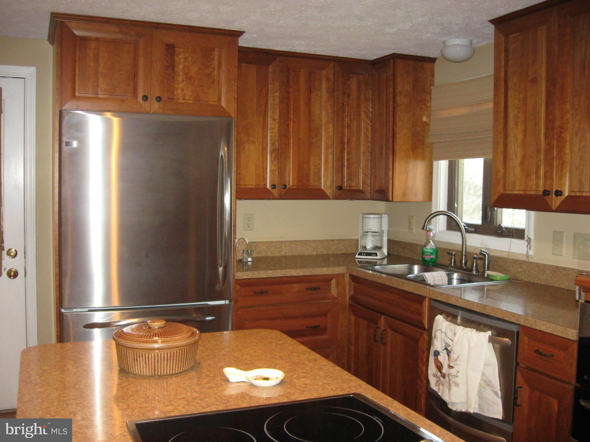 19699 North Snow Hill Manor Road Lexington Park, MD 20653 - Photo 8 of 29 Kitchen - cherry cabinets, SS appliances