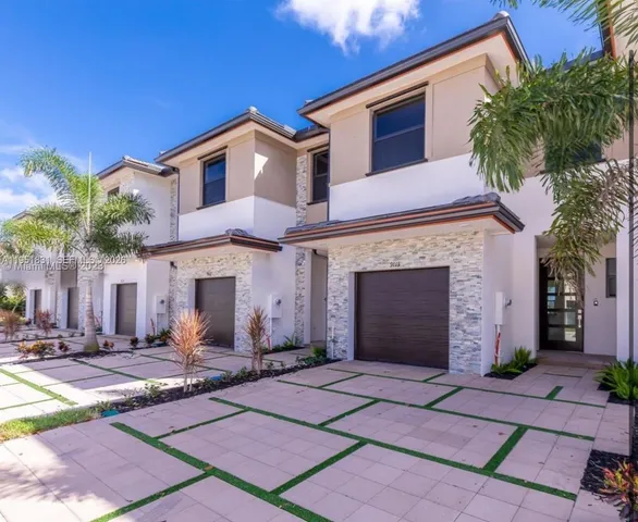 $3,650 | 9113 Northwest 159th Street, Unit 9113, Miami Lakes, FL 33018