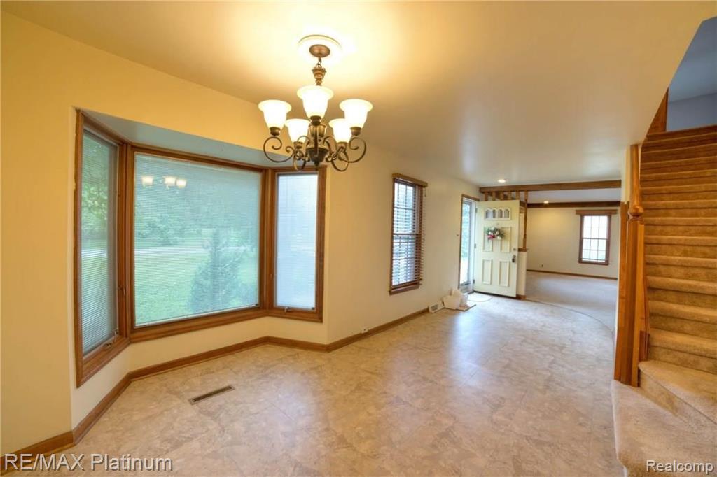 21706 Ruth Street Farmington Hills, MI 48336 - Photo 9 of 32