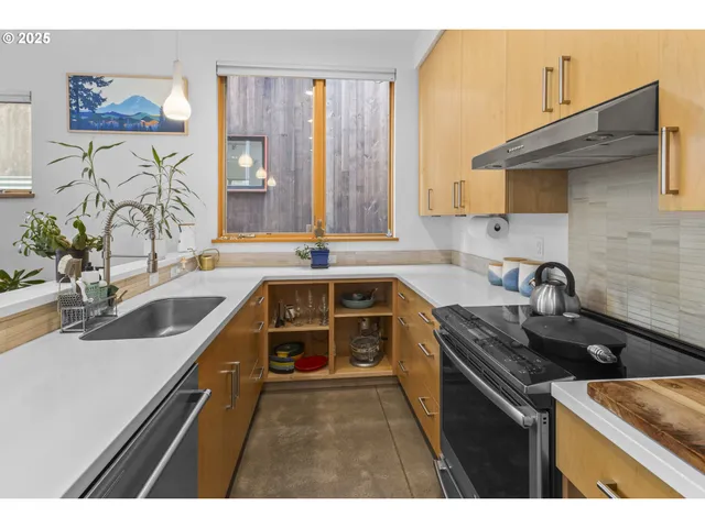 $625,000 | 2747 Friendly Alley, Eugene, OR 97405