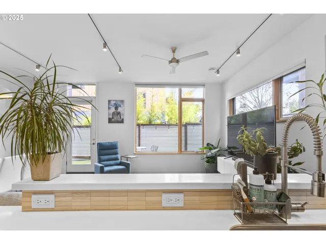 $625,000 | 2747 Friendly Alley, Eugene, OR 97405