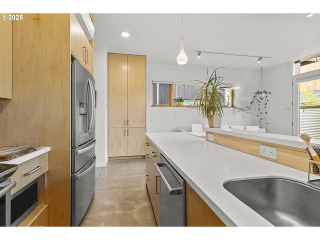 $625,000 | 2747 Friendly Alley, Eugene, OR 97405