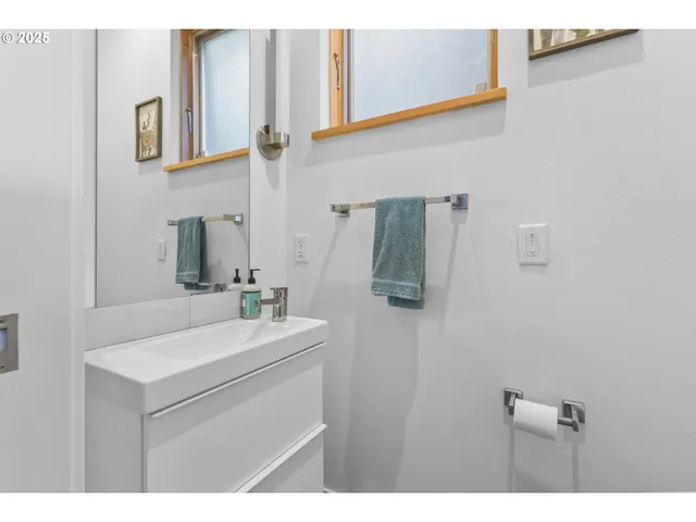 $625,000 | 2747 Friendly Alley, Eugene, OR 97405