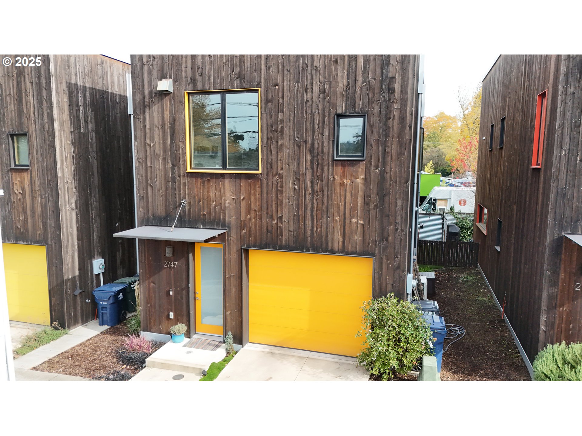 2747 Friendly Alley Eugene, OR 97405 - Photo 2 of 39 Entrance/Foyer