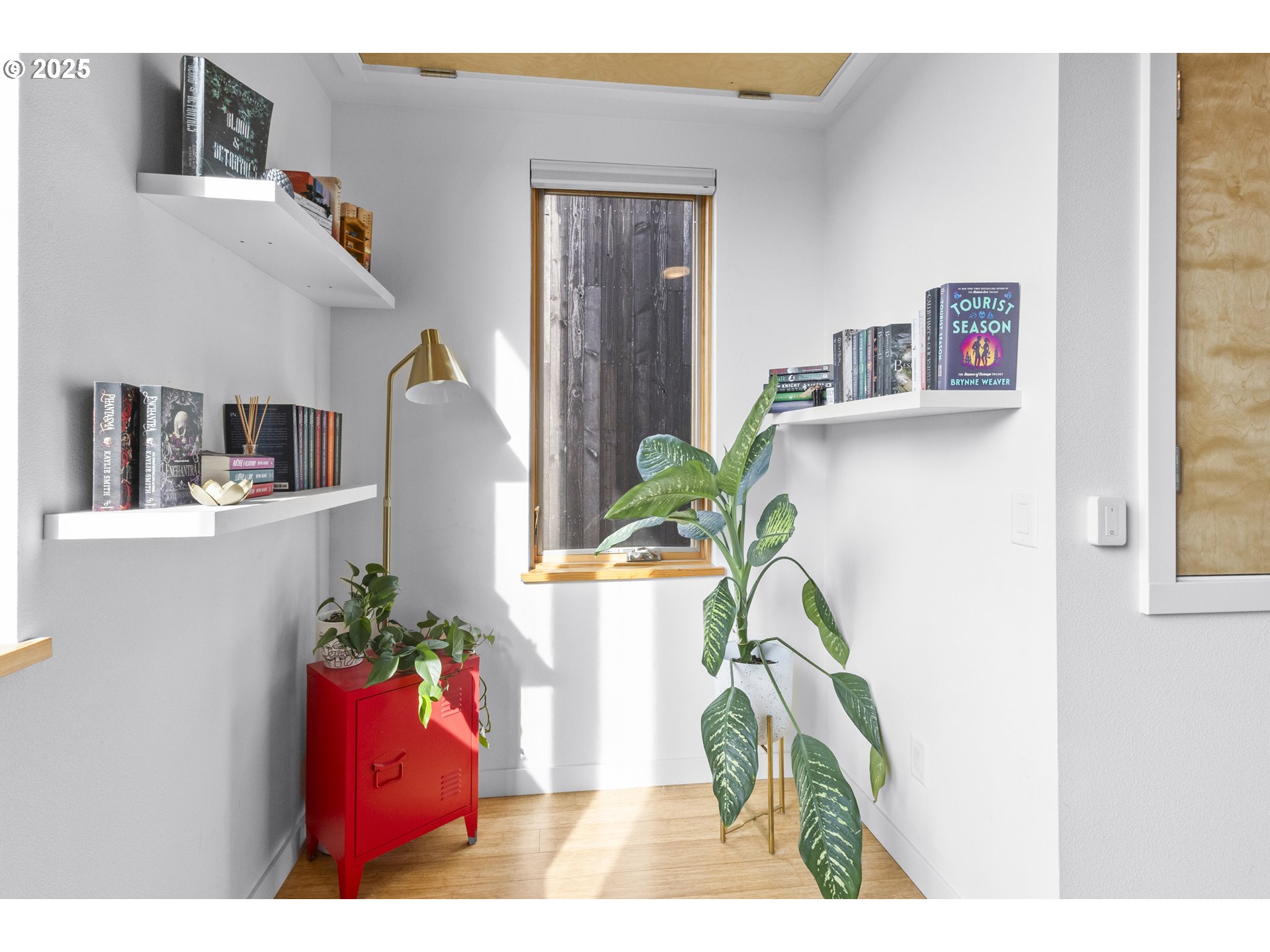 2747 Friendly Alley Eugene, OR 97405 - Photo 25 of 39 Bedroom