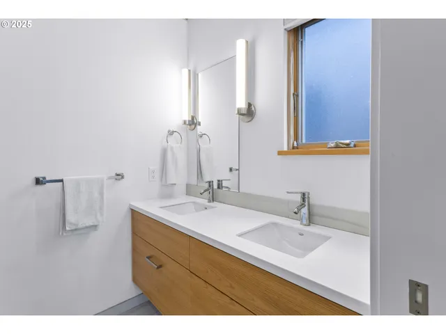 $625,000 | 2747 Friendly Alley, Eugene, OR 97405