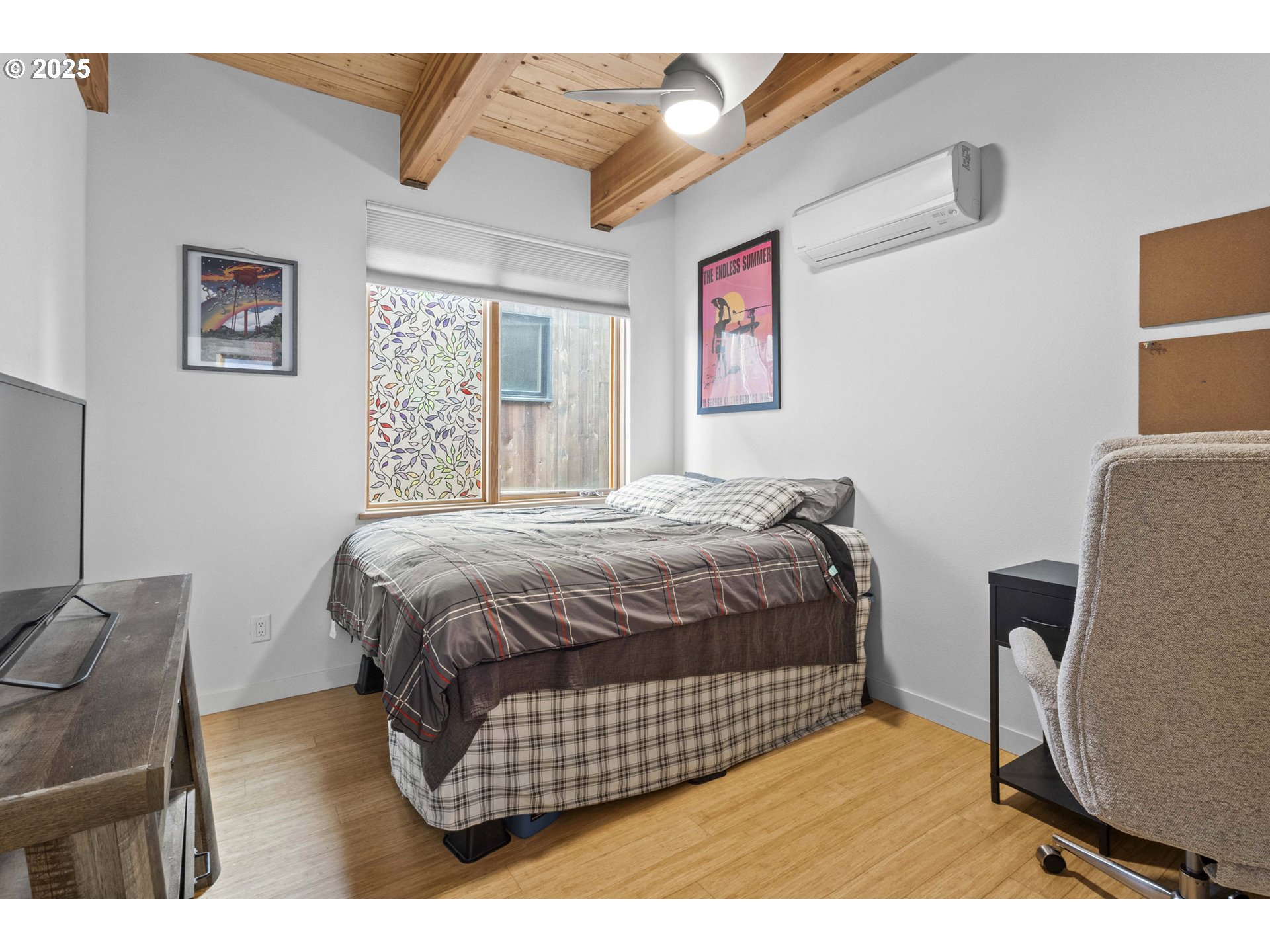 2747 Friendly Alley Eugene, OR 97405 - Photo 29 of 39 Bedroom