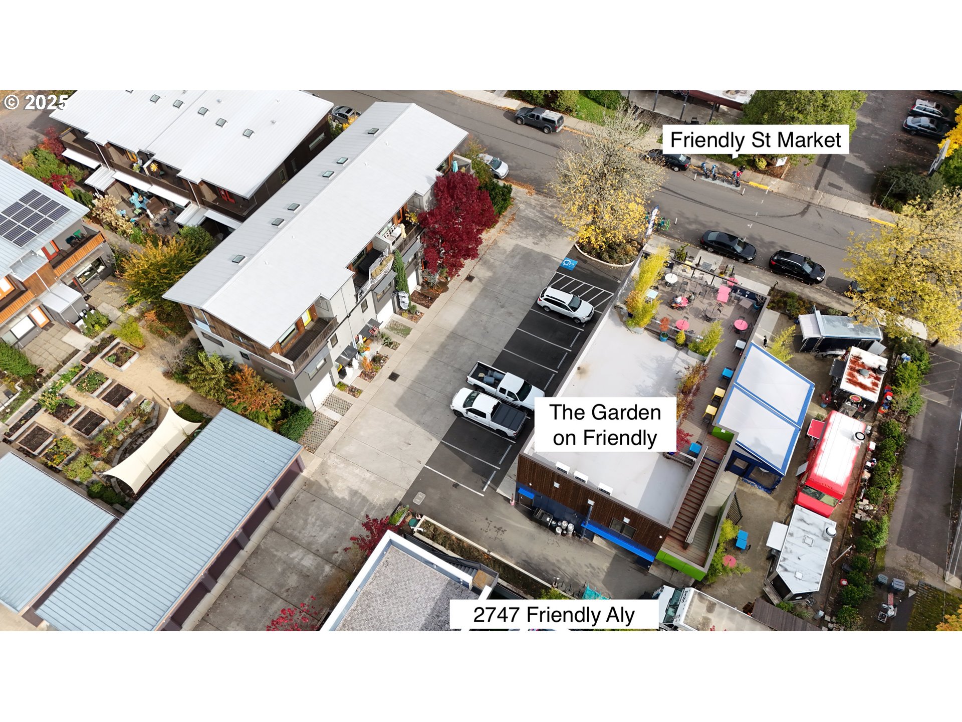 2747 Friendly Alley Eugene, OR 97405 - Photo 6 of 39 Kitchen/Dining Room