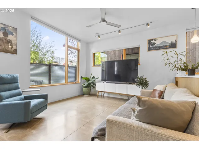 $625,000 | 2747 Friendly Alley, Eugene, OR 97405