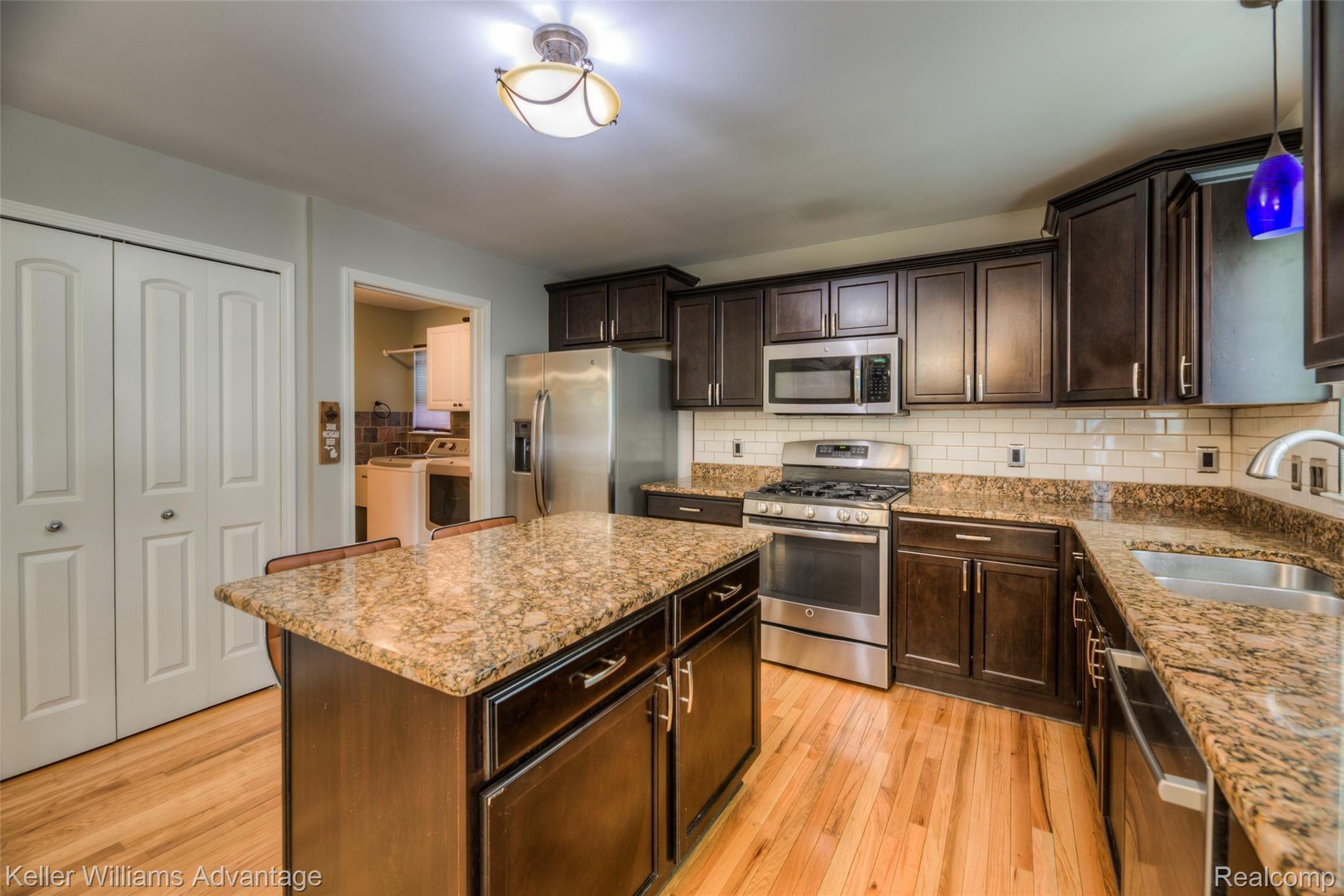 16425 Rougeway Street Livonia, MI 48154 - Photo 16 of 47 -19.jpg
