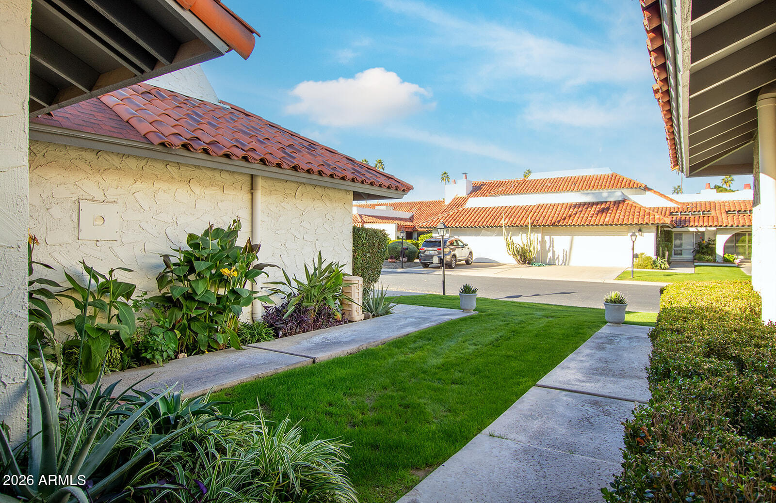 5834 North Scottsdale Road Paradise Valley, AZ 85253 - Photo 5 of 26 Front walkway