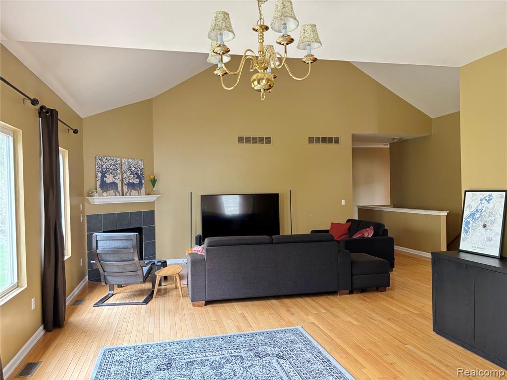 2108 Lagoon Drive Rochester, MI 48309 - Photo 2 of 20