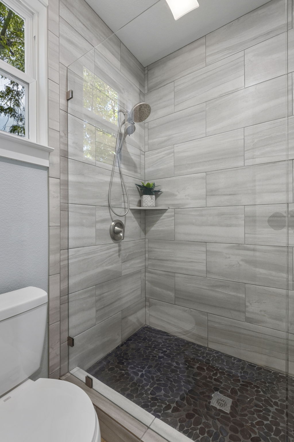 700 South Church Street Lockhart, TX 78644 - Photo 18 of 37 Primary shower.