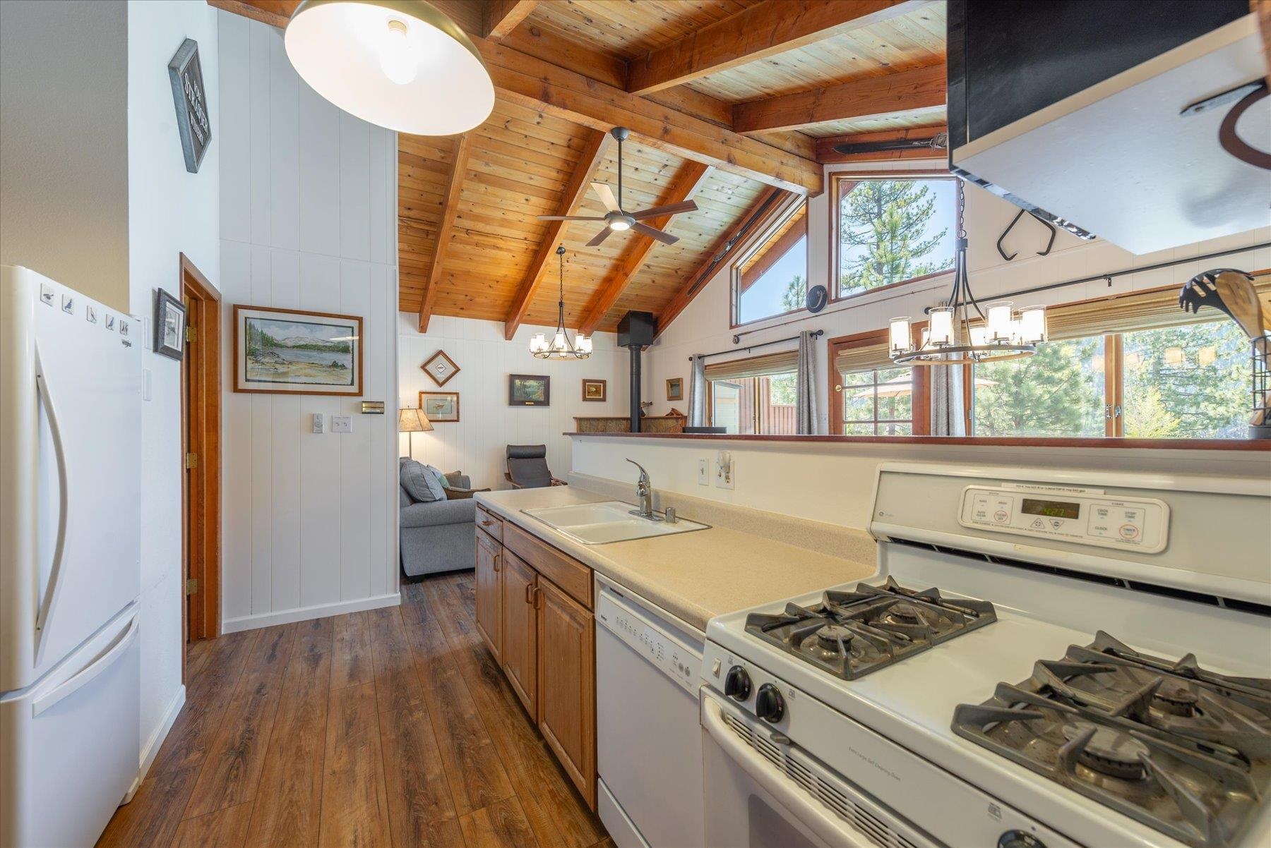 13130 Donner Pass Road Truckee, CA 96161 - Photo 8 of 21 Gallery Image 8