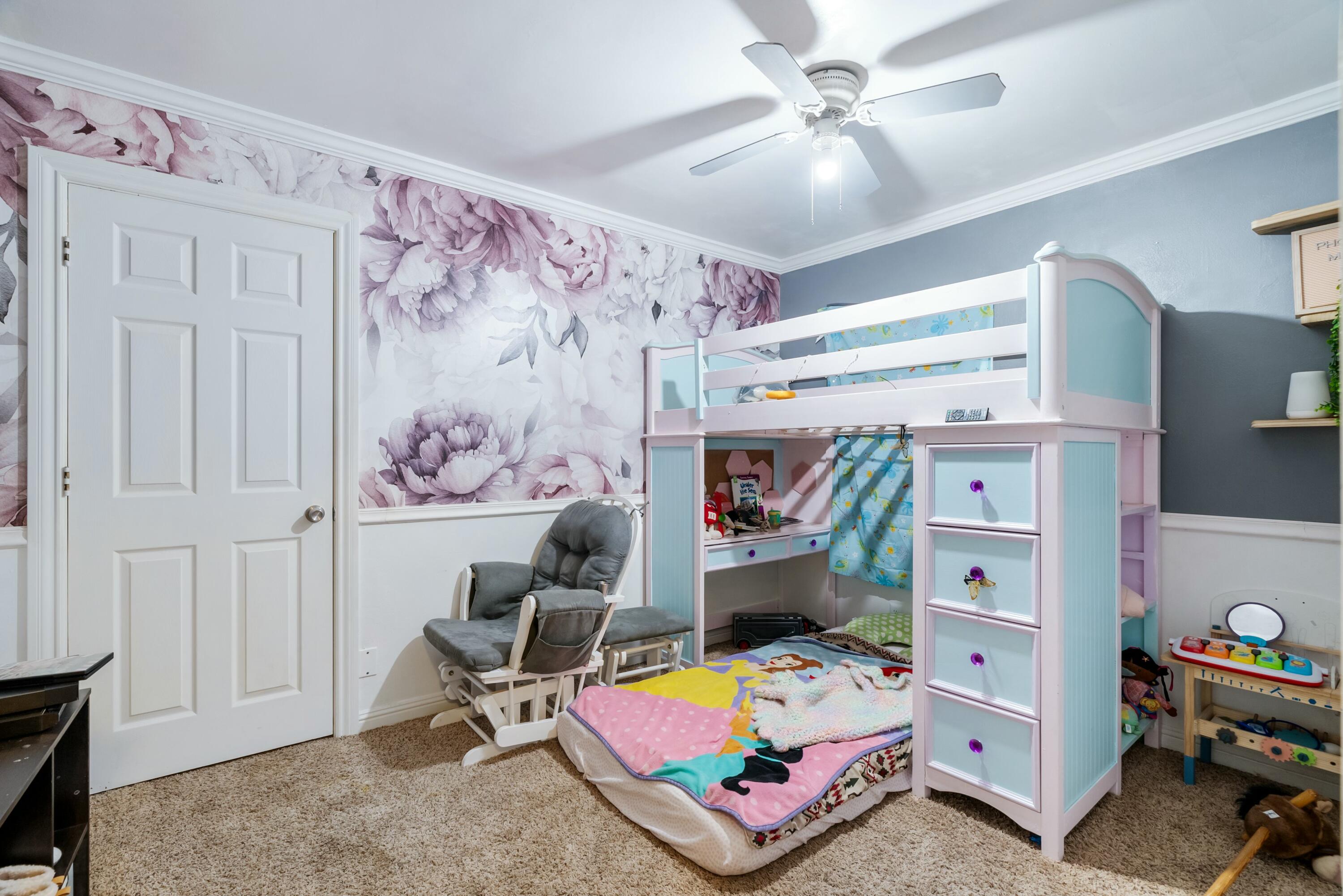 3145 Quartz Hill Road Redding, CA 96003 - Photo 21 of 32 a bedroom with a bed and a window