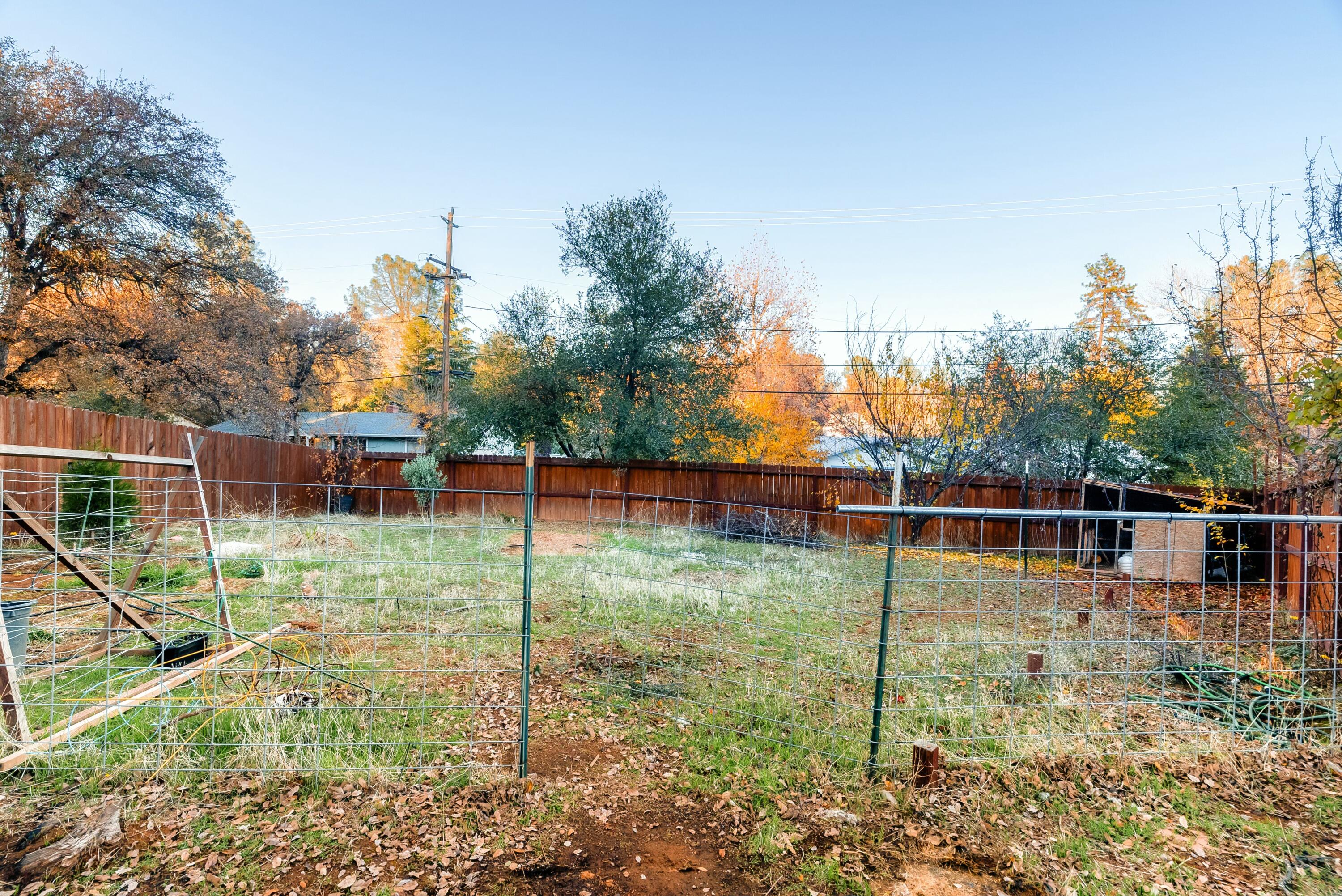 3145 Quartz Hill Road Redding, CA 96003 - Photo 31 of 32 a backyard of a house and trees