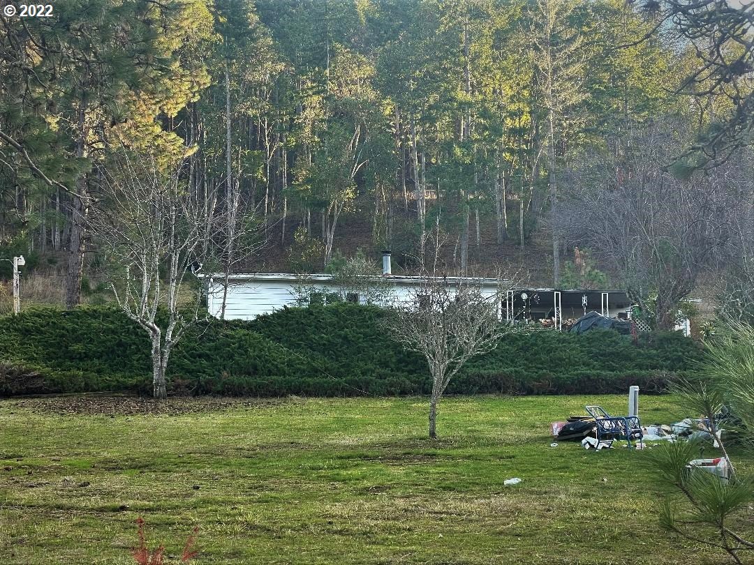 262 Evergreen Ridge Road Riddle, OR 97469 - Photo 1 of 13 a view of a town with large trees