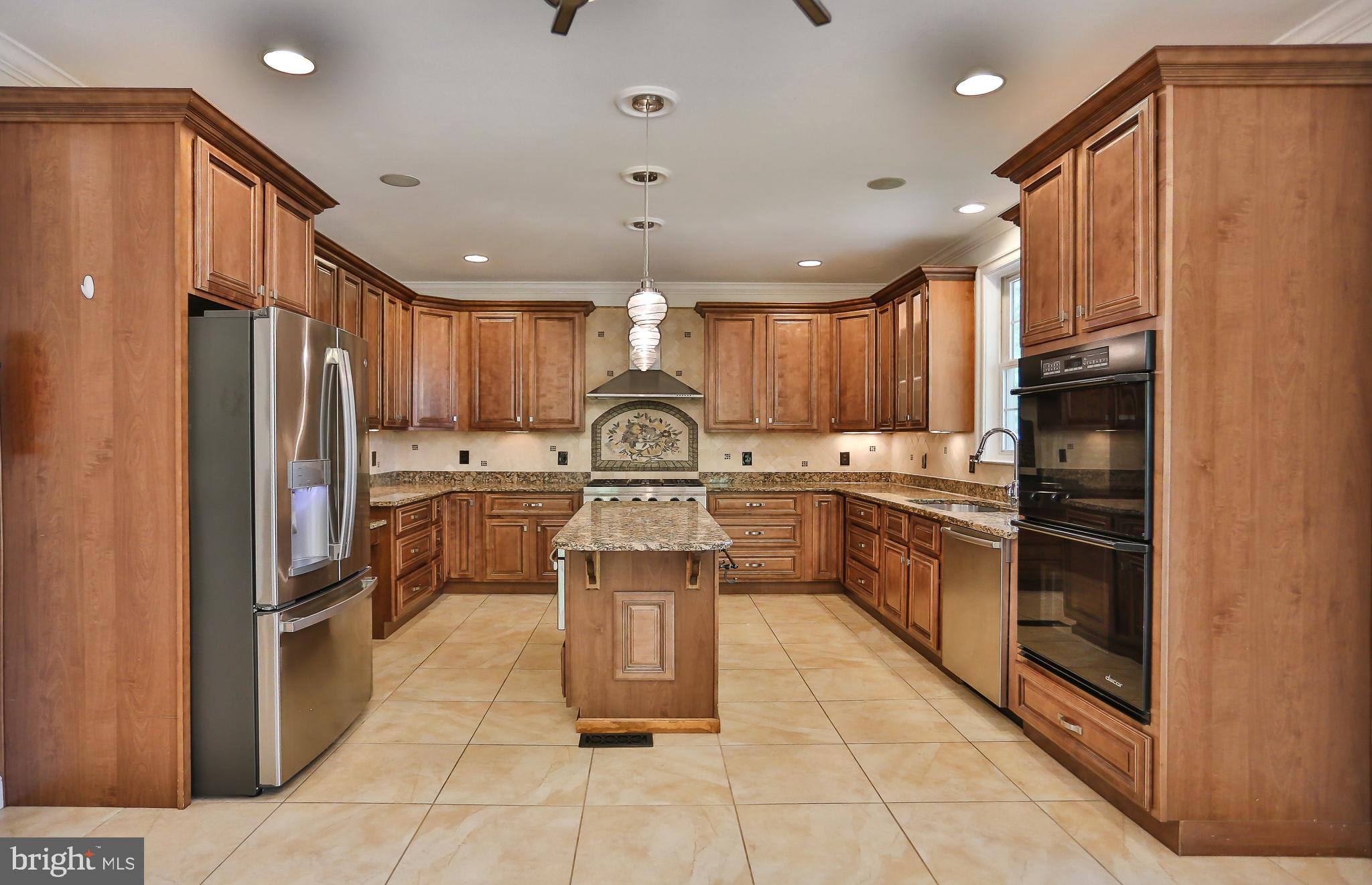 7215 Tanager Street Springfield, VA 22150 - Photo 11 of 43 Gourmet Kitchen