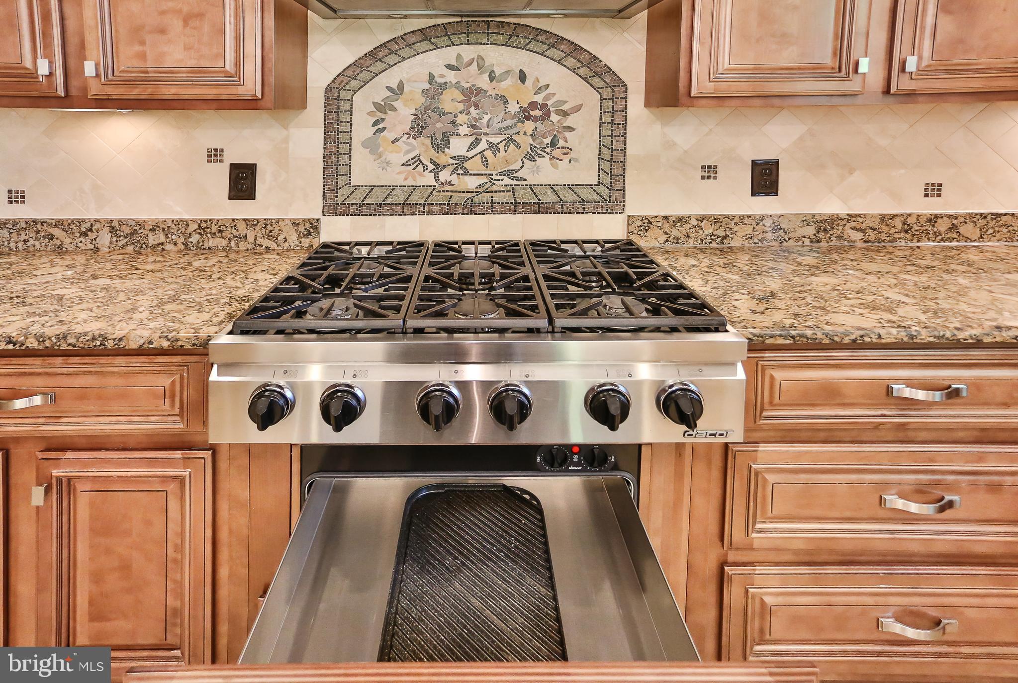 7215 Tanager Street Springfield, VA 22150 - Photo 12 of 43 6 Burner Cooktop with Warmer Drawer