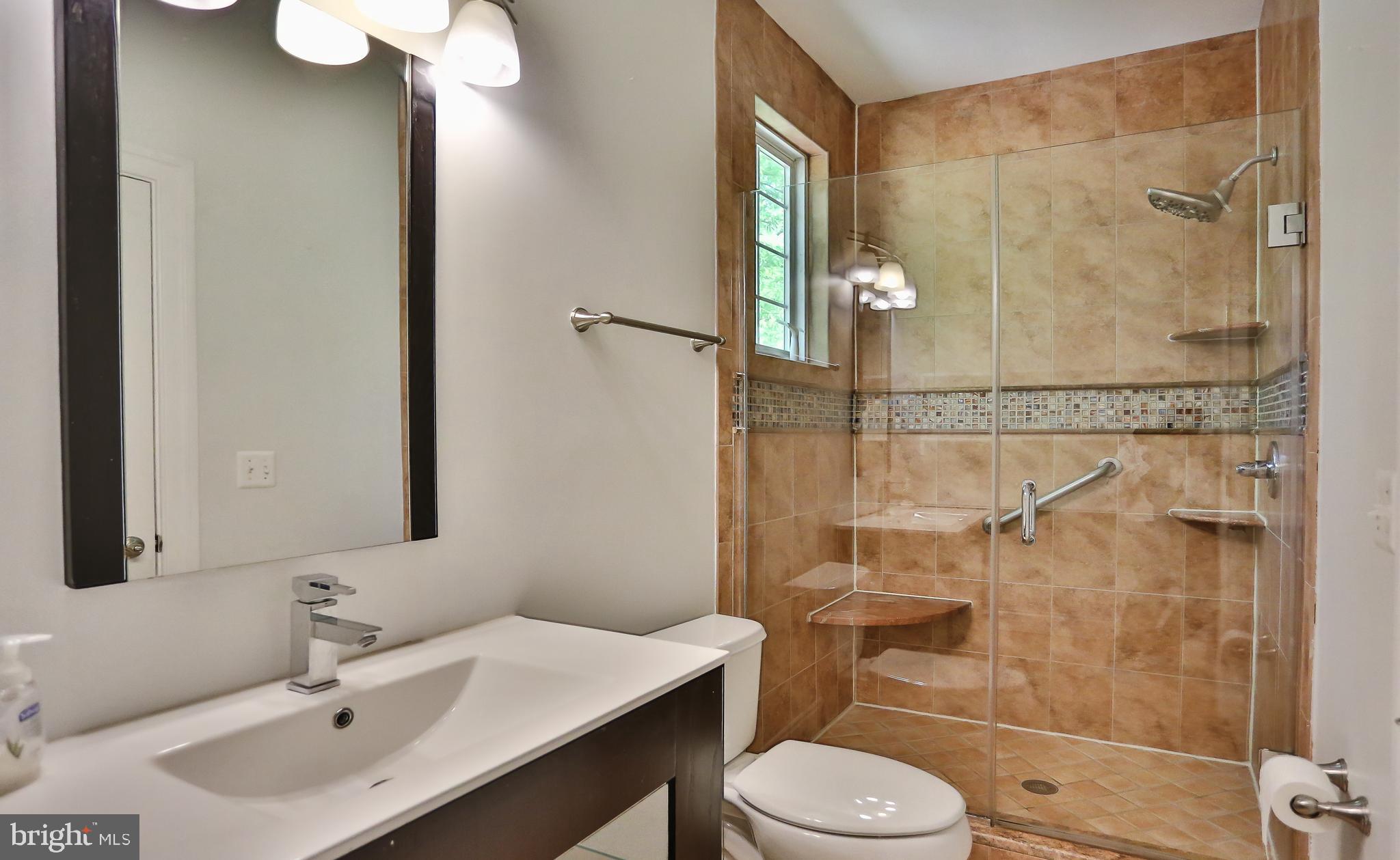 7215 Tanager Street Springfield, VA 22150 - Photo 16 of 43 Mainl Level Bedroom attached Bath