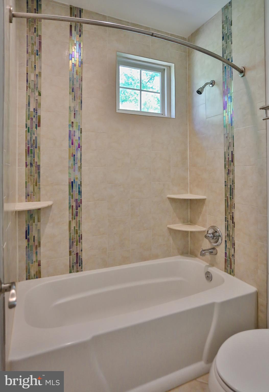 7215 Tanager Street Springfield, VA 22150 - Photo 25 of 43 Jack & Jill Bathroom