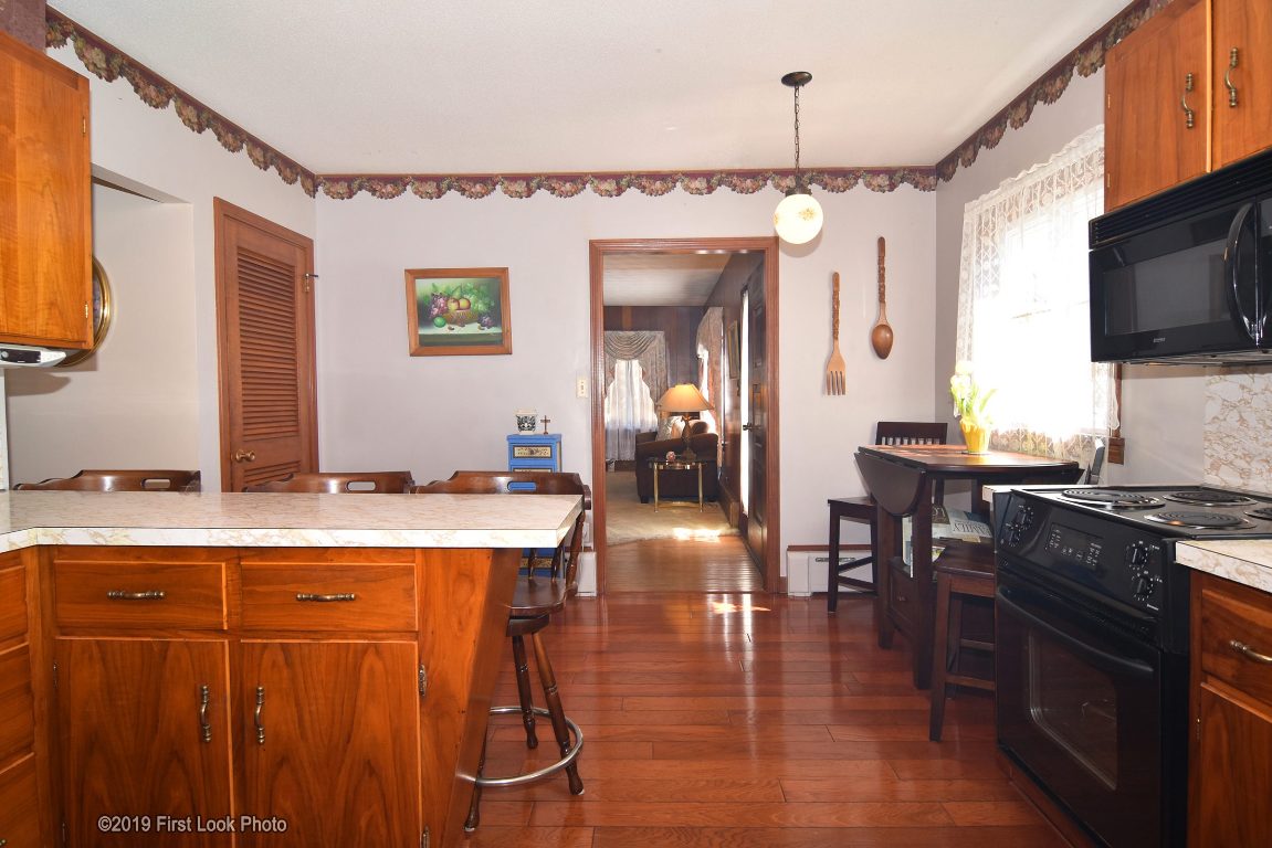 503 Lake Road Tiverton, RI 02878 - Photo 8 of 40