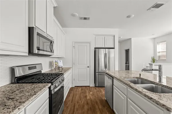 $415,000 | 4721 Smokey Quartz Lane, Arlington, TX 76005