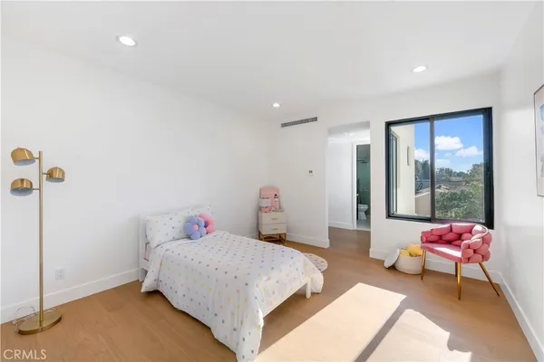 $10,500 | 853 Oak Street, Costa Mesa, CA 92627