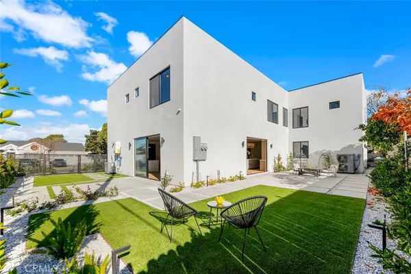$10,500 | 853 Oak Street, Costa Mesa, CA 92627