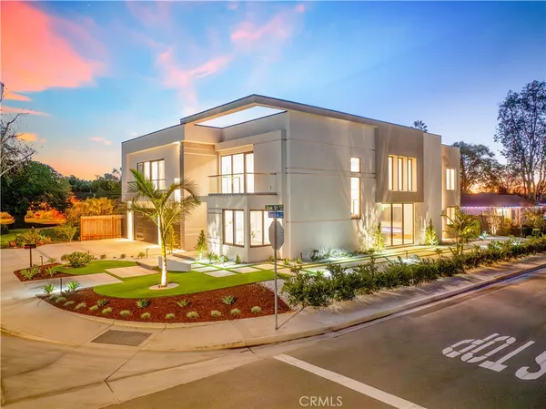 $10,500 | 853 Oak Street, Costa Mesa, CA 92627