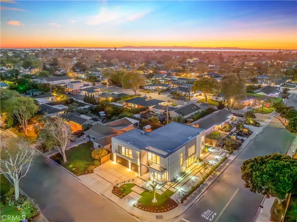 $10,500 | 853 Oak Street, Costa Mesa, CA 92627