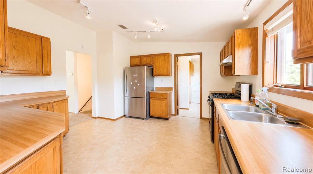 2232 London Bridge Drive, Unit 42 Rochester, MI 48307 - Photo 7 of 20