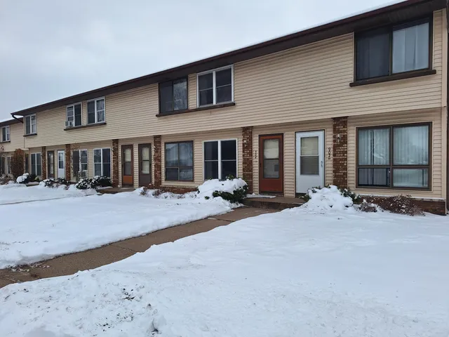 $179,900 | 904 12th Avenue South, Unit 904, Onalaska, WI 54650
