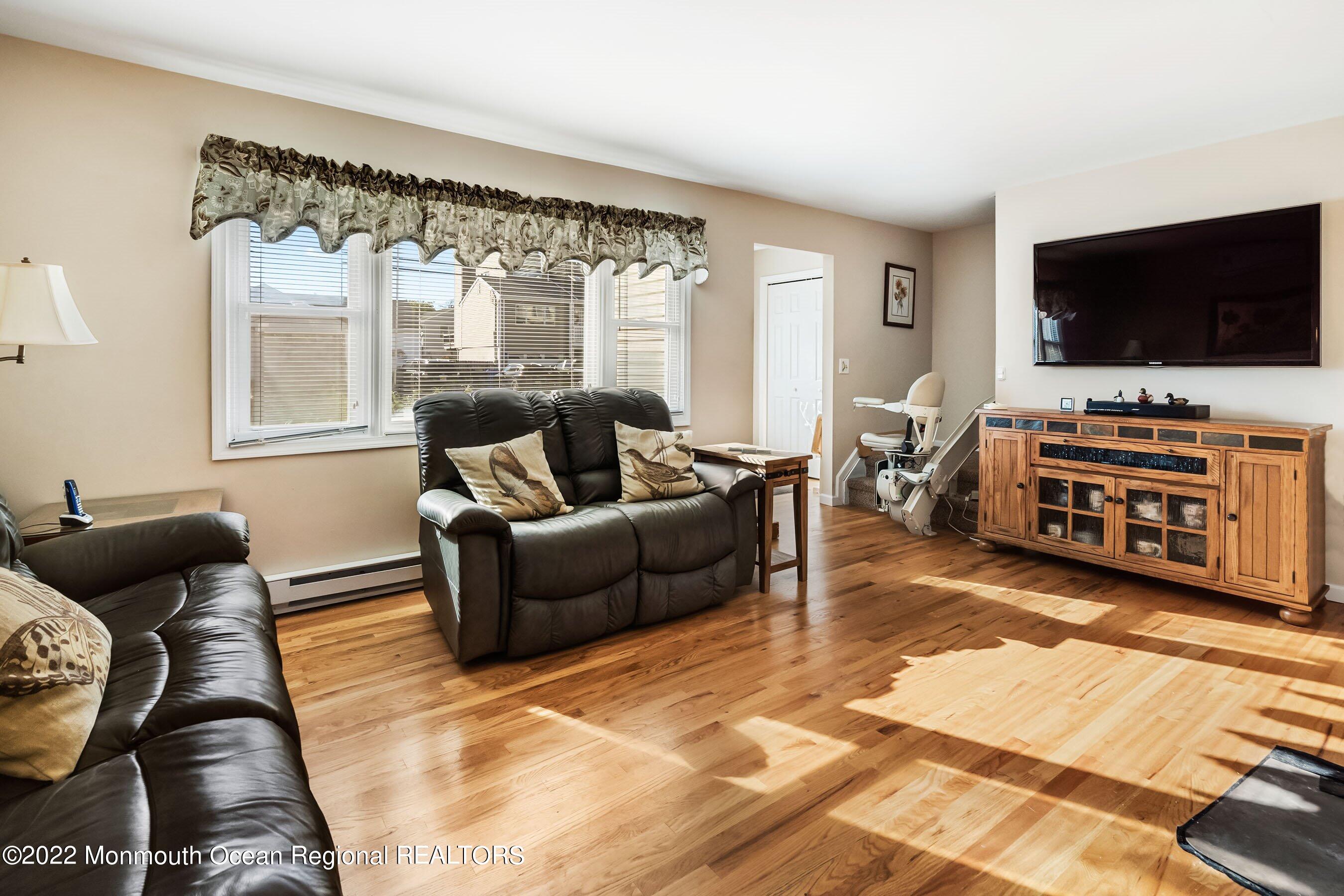 10 Rochester Drive Brick, NJ 08723 - Photo 16 of 29 09-Int14 Living