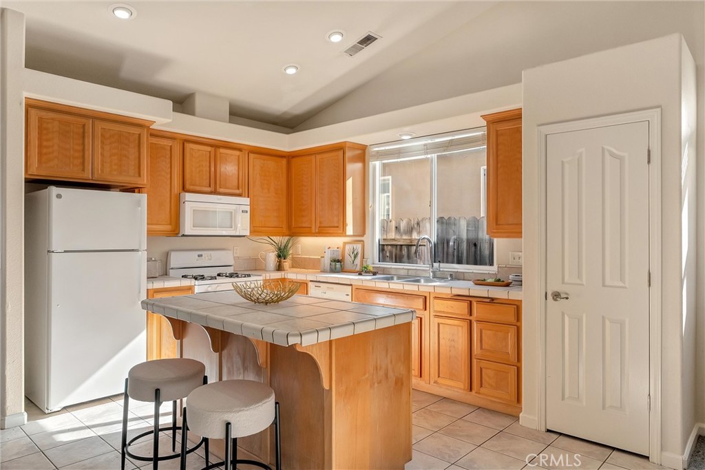 1025 Raven Lane Chico, CA 95926 - Photo 4 of 40