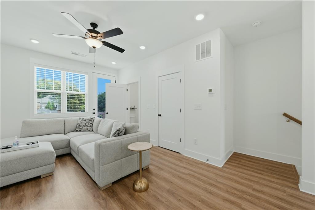 104 Mission Way Atlanta, GA 30315 - Photo 9 of 23
