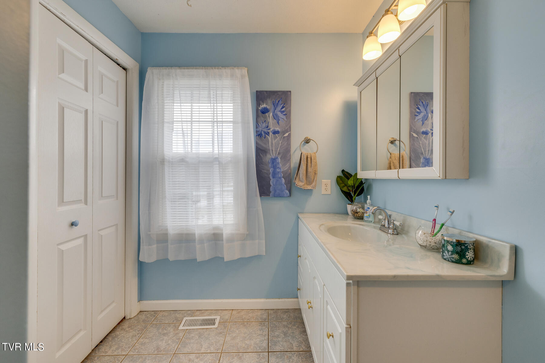 108 John Taylor Road Elizabethton, TN 37643 - Photo 18 of 53 017