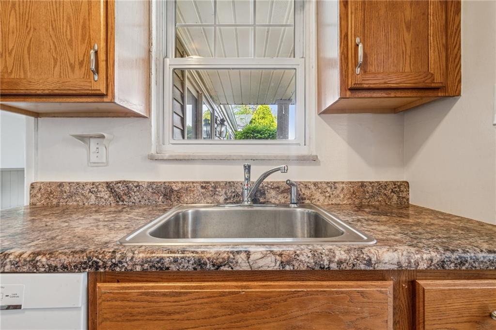 339 Hamil Road Verona, PA 15147 - Photo 14 of 29 Gallery Image 14