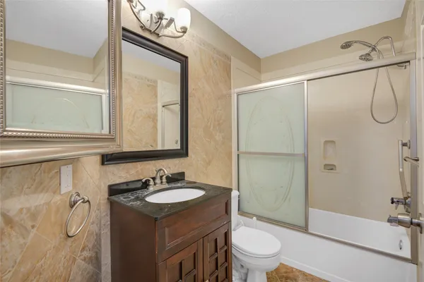 $430,000 | 1427 Basswood Springs Court, Houston, TX 77062