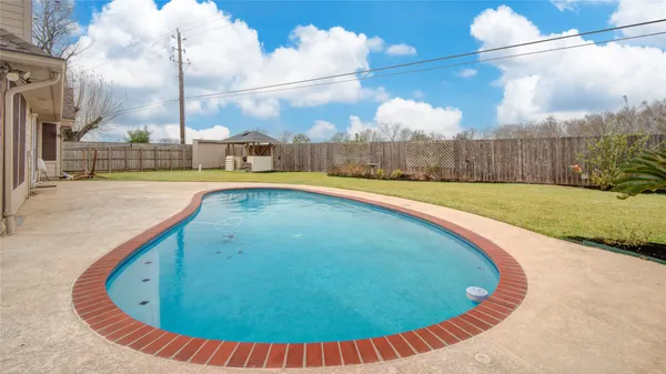 $430,000 | 1427 Basswood Springs Court, Houston, TX 77062