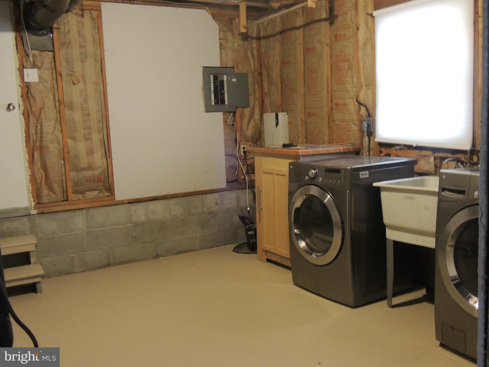 4803 Ebenezer Road Nottingham, MD 21236 - Photo 13 of 29 a utility room with dryer and washer