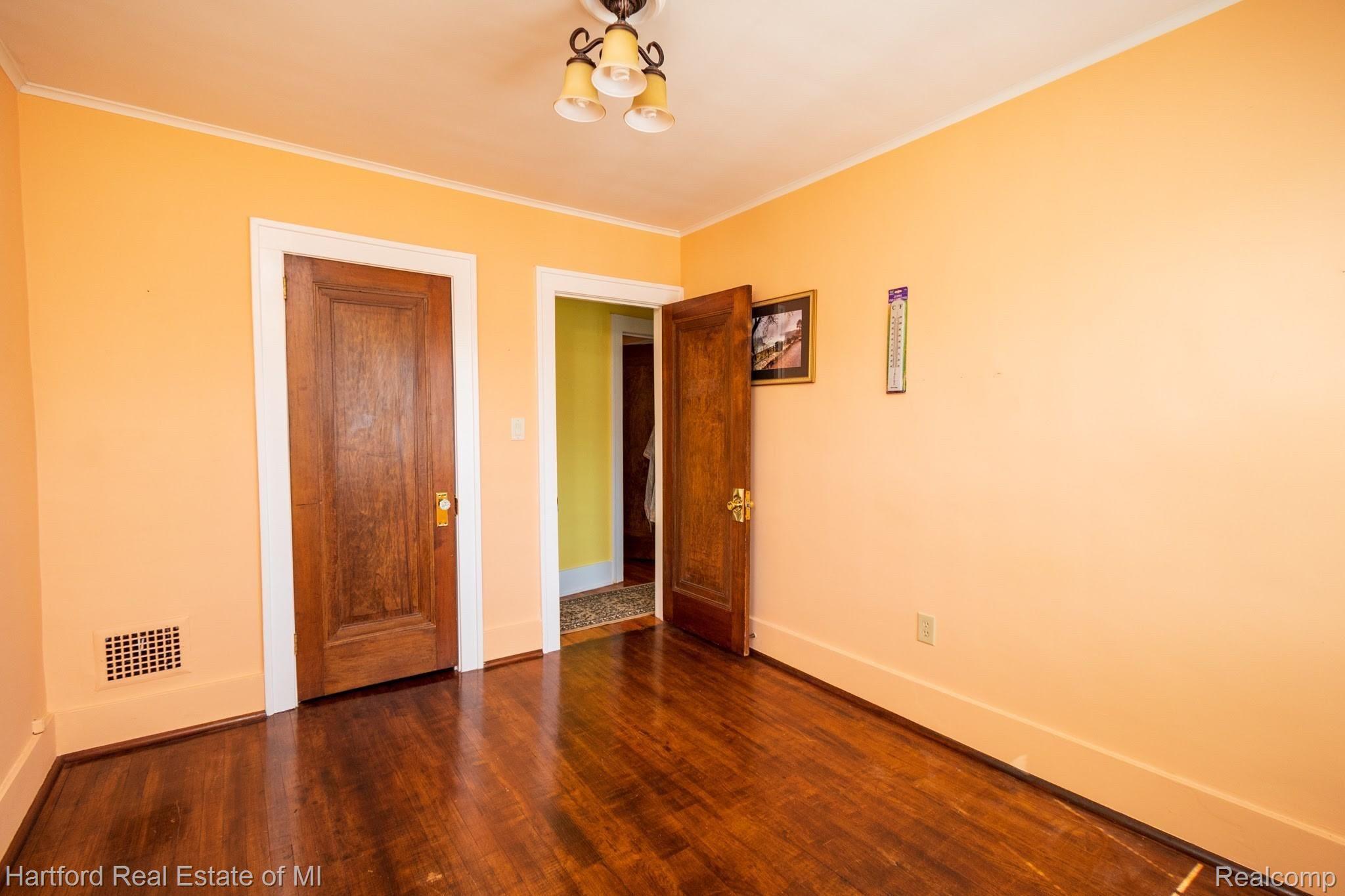 8351 Harding Street Center Line, MI 48015 - Photo 16 of 23 DSC_1970.jpg