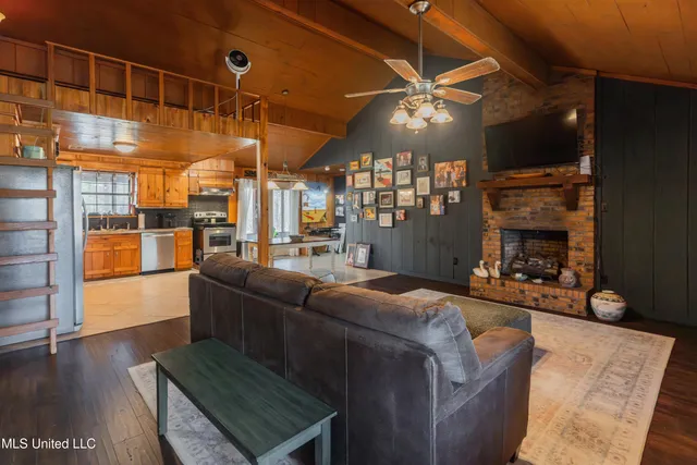 $277,000 | 1104 North Chapel Hill Road, Raymond, MS 39154