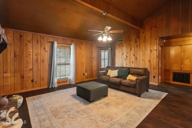 $277,000 | 1104 North Chapel Hill Road, Raymond, MS 39154